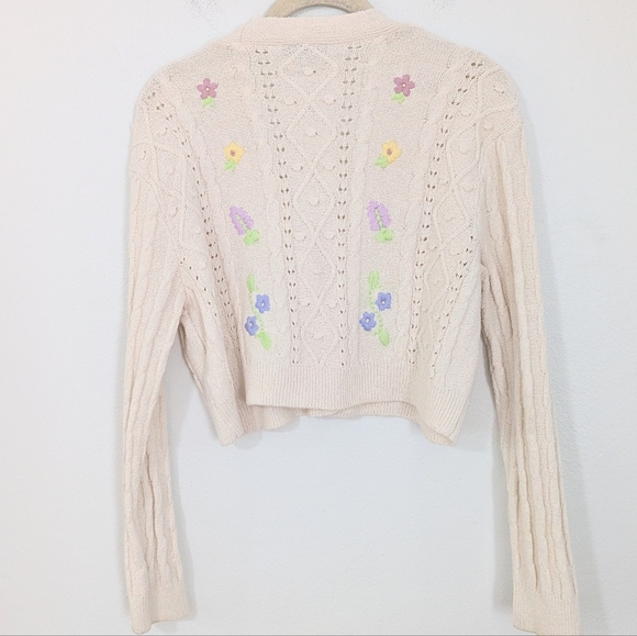 Zara Cable Knit Flower Embroidered Crop Length V Neck Cardigan White Medium M - Picture 8 of 9